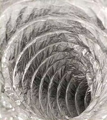 Conduit de ventilation propre après son nettoyage